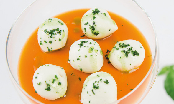 Tomatenmousse mit Mozzarelline