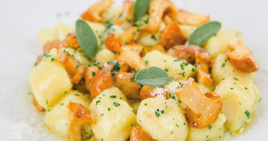 Gefüllte Kartoffelnocken mit Pfifferlingen