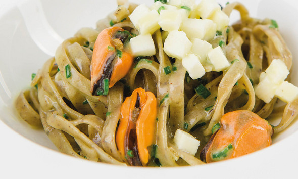 Buchweizenbandnudeln mit Miesmuscheln und Mozzarella